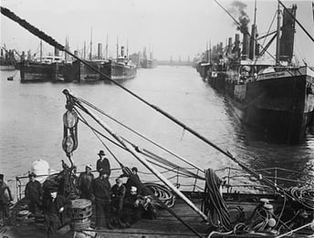 440px-Coal_ships_tied_up_at_Cardiff_Docks